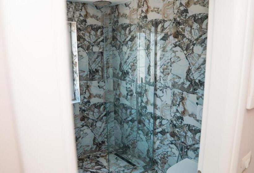 스탠다드 룸, Ionian