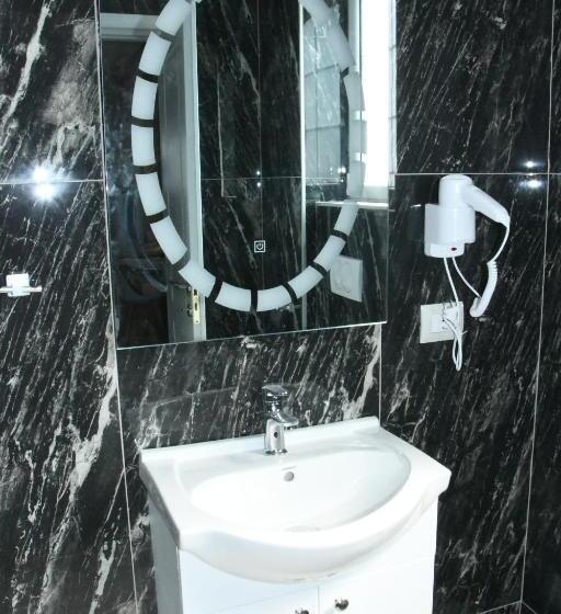 컴포트 트리플 룸, Ionian