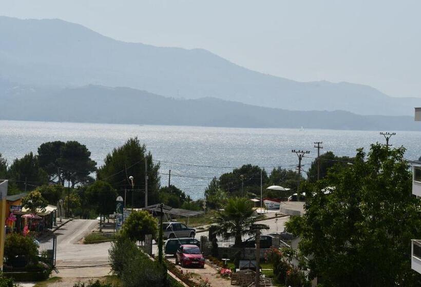 컴포트 트리플 룸, Ionian