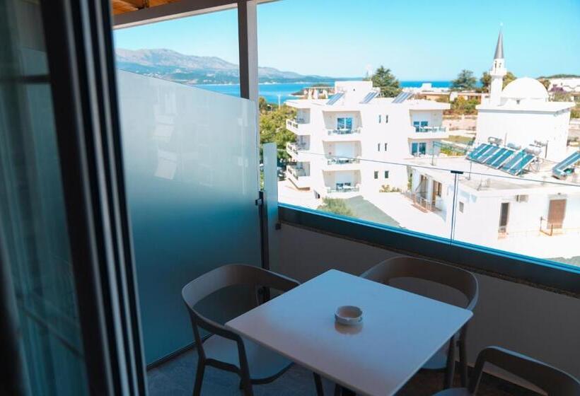 컴포트 트리플 룸, Ionian