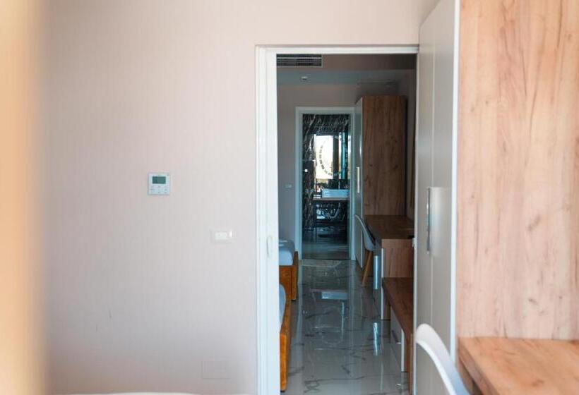 스탠다드 스튜디오, Ionian