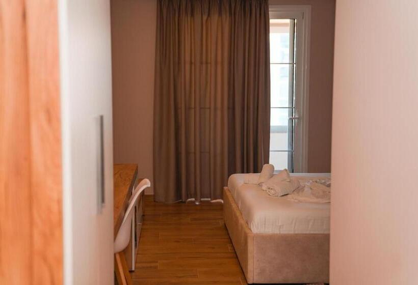 컴포트 트리플 룸, Ionian