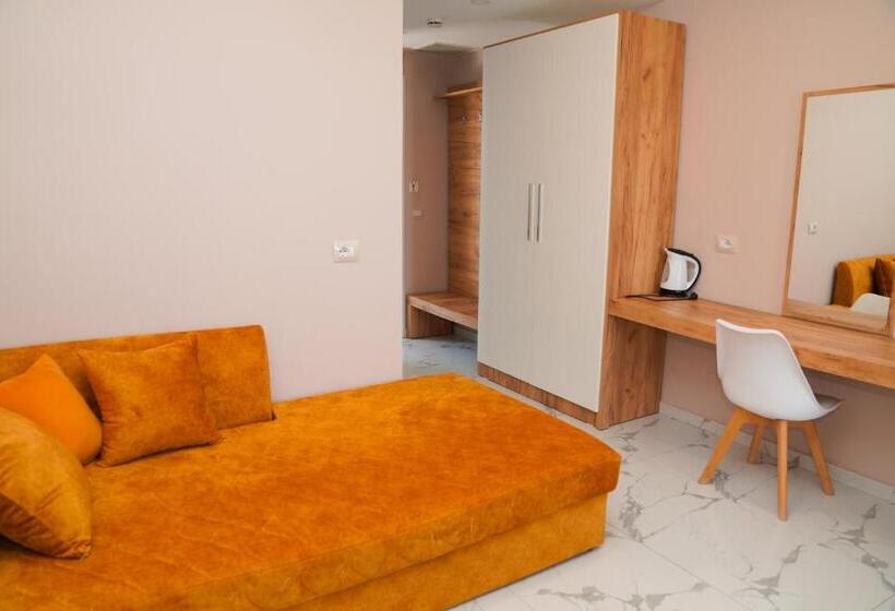 컴포트 트리플 룸, Ionian