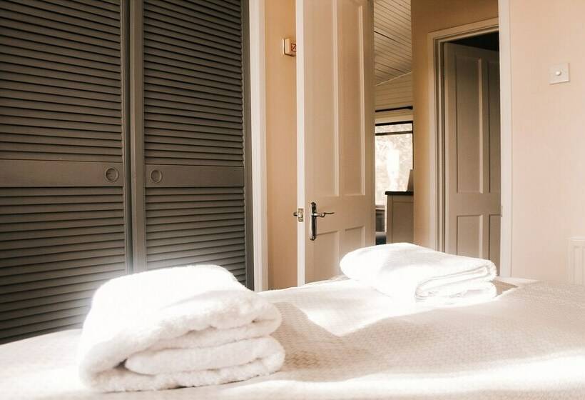 １ベッドルームハウス, Keer Side Lodge, Luxury Lodge With Private Hot Tub At Pine Lake Resort