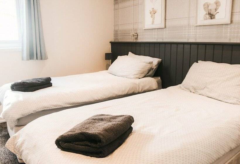 Дом 1 Спальня, Keer Side Lodge, Luxury Lodge With Private Hot Tub At Pine Lake Resort
