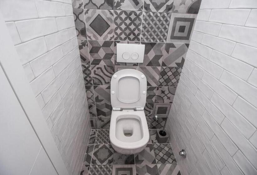 تختخواب در اتاق مشترک, Dandelion Boutique Hostel