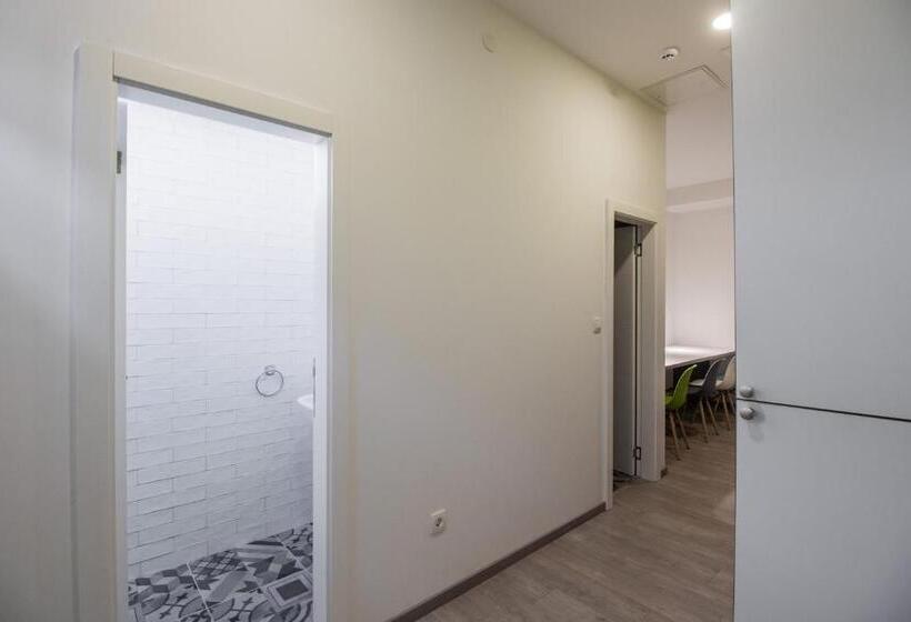تختخواب در اتاق مشترک, Dandelion Boutique Hostel