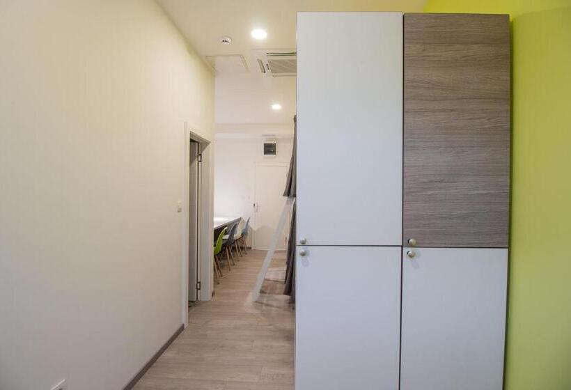 تختخواب در اتاق مشترک, Dandelion Boutique Hostel