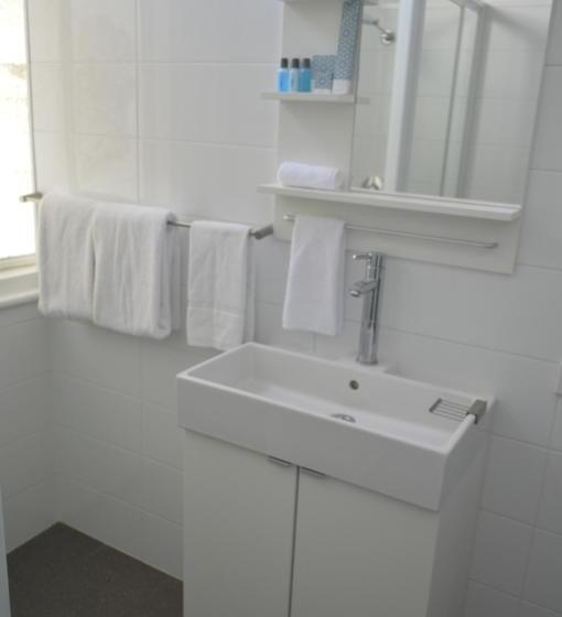 חדר סטנדרט, The Parade