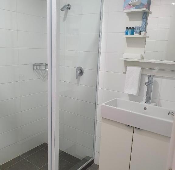 חדר סטנדרט עם מרפסת, The Parade