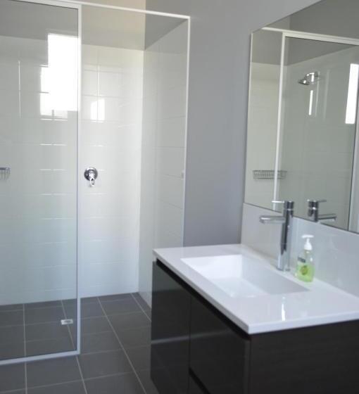 חדר סטנדרט חדר אמבטיה משותף, The Parade