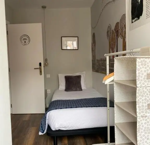 اتاق استاندارد یک نفره, Guest House Stories