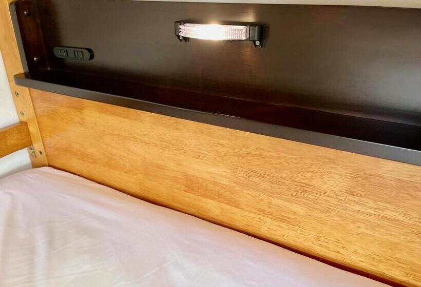 חדר משפחתי, Guesthouse All You Need