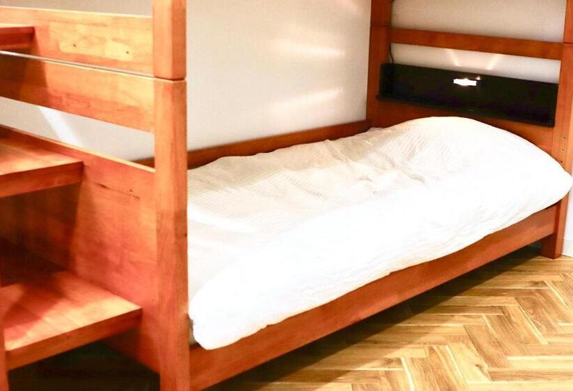 חדר משפחתי, Guesthouse All You Need