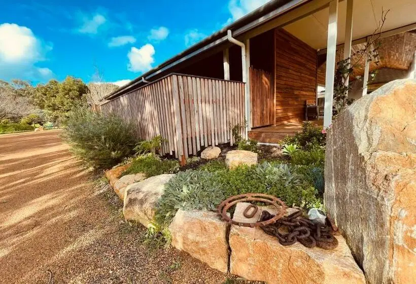 デラックススタジオ, Grape Juice Retreat Rustic Romantic Gateway 5mins To Beaches & Town