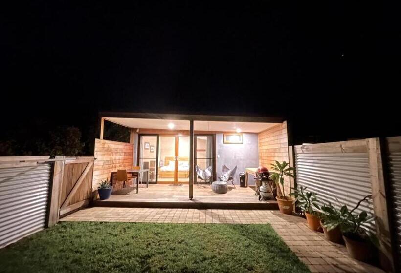 استودیو استاندارد با تراس, Grape Juice Retreat Rustic Romantic Gateway 5mins To Beaches & Town