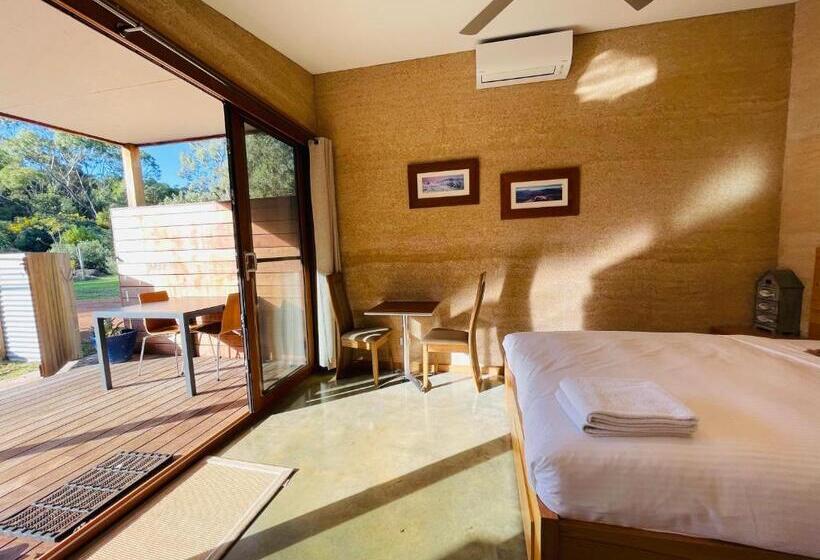 استودیو استاندارد با تراس, Grape Juice Retreat Rustic Romantic Gateway 5mins To Beaches & Town