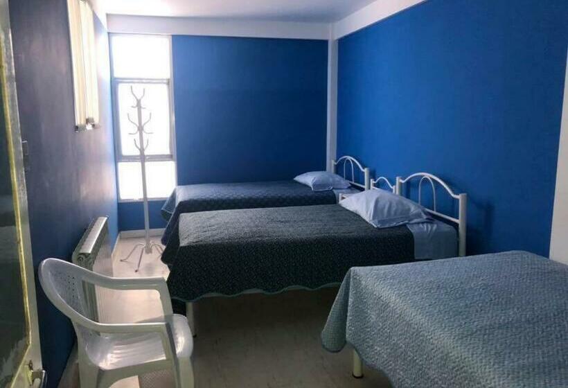 اتاق استاندارد سه نفره, Hostal Casablanca