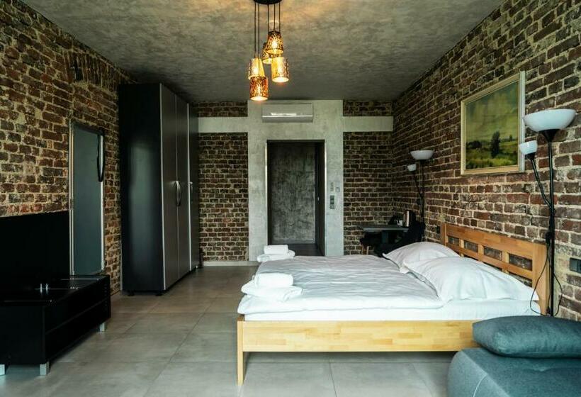 スタンダードルーム, Jurkos