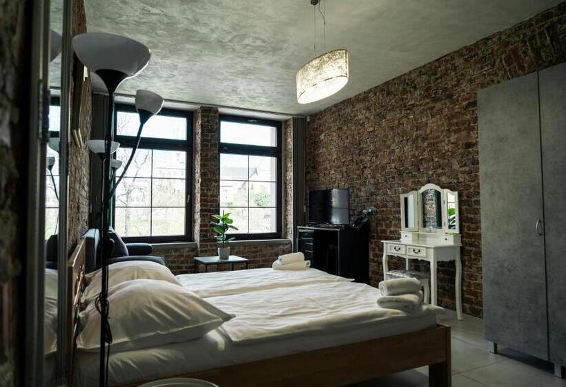 スタンダードルーム, Jurkos