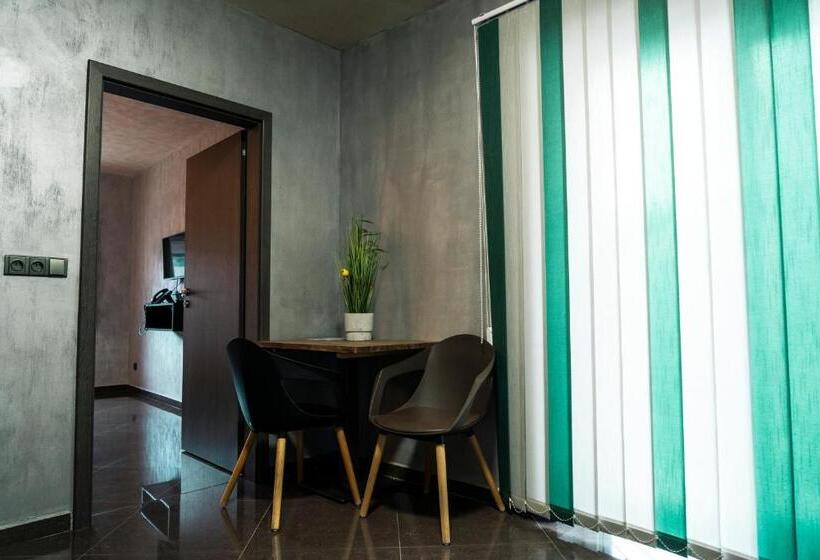 Номер Стандарт, Jurkos