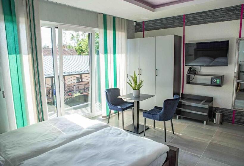 スタンダードインサイドビュールーム, Jurkos