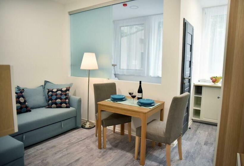 스탠다드 스튜디오, Roomstore Studio Apartments