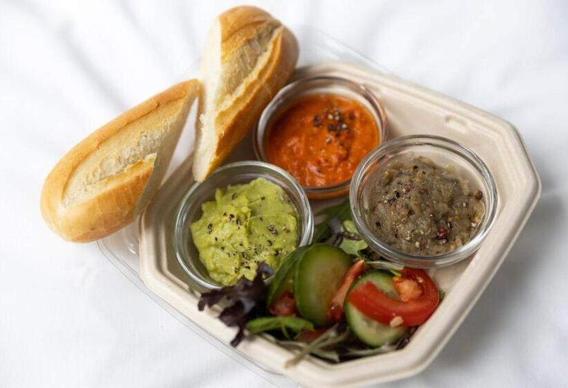 스탠다드 스튜디오, Roomstore Studio Apartments