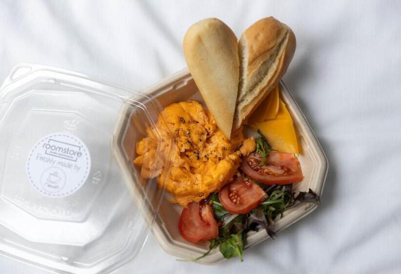 스탠다드 스튜디오, Roomstore Studio Apartments