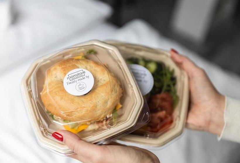 스탠다드 스튜디오, Roomstore Studio Apartments