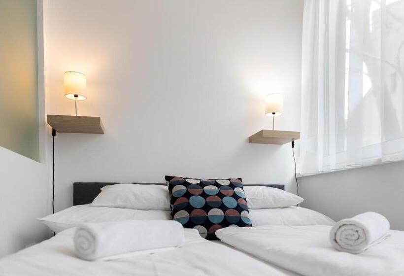 스탠다드 스튜디오, Roomstore Studio Apartments