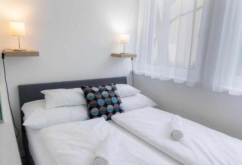 스탠다드 스튜디오, Roomstore Studio Apartments