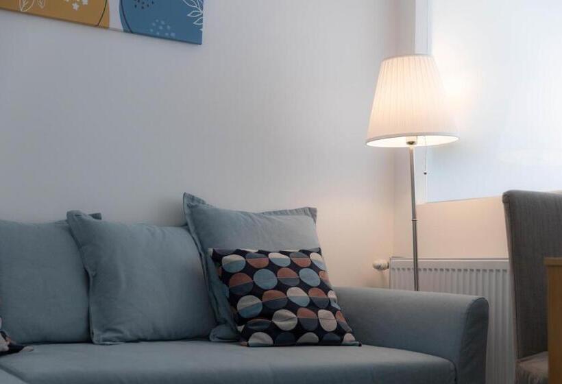 스탠다드 스튜디오, Roomstore Studio Apartments