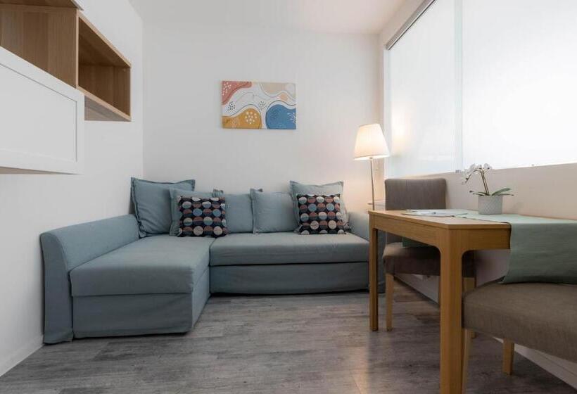 스탠다드 스튜디오, Roomstore Studio Apartments