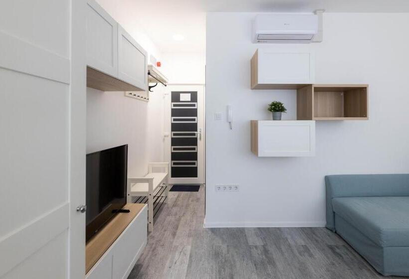 스탠다드 스튜디오, Roomstore Studio Apartments