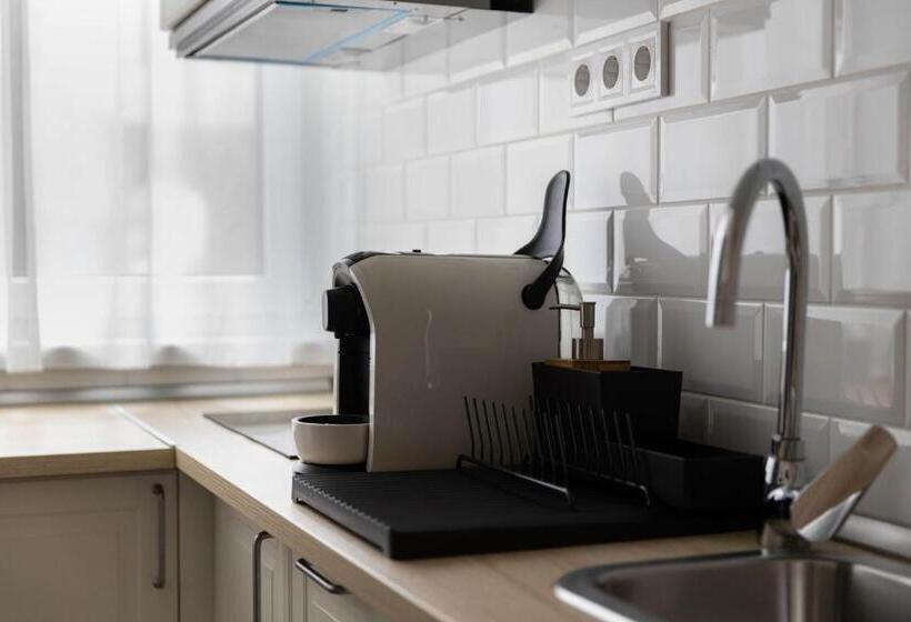 스탠다드 스튜디오, Roomstore Studio Apartments