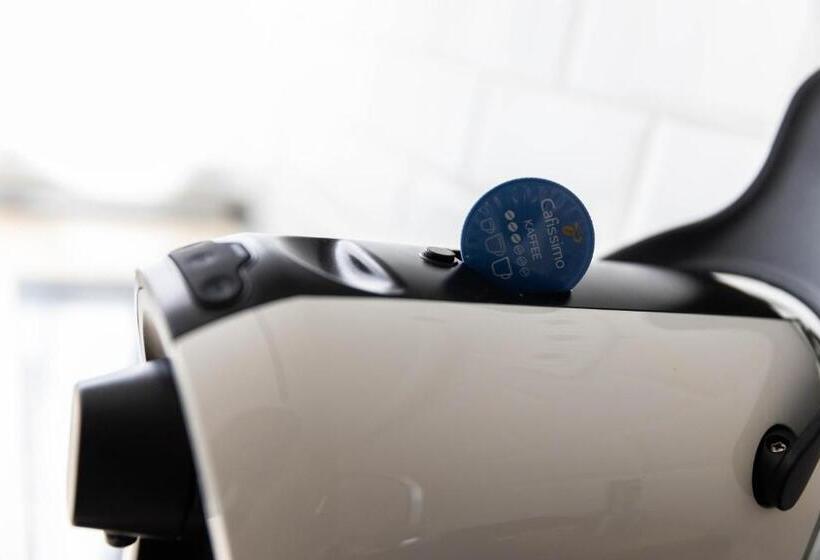 스탠다드 스튜디오, Roomstore Studio Apartments