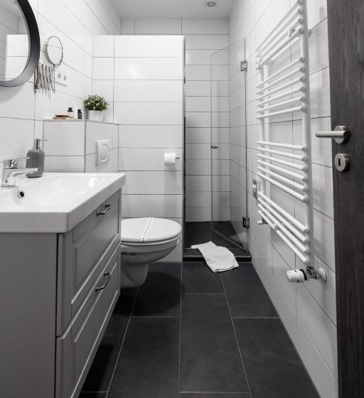 스탠다드 스튜디오, Roomstore Studio Apartments