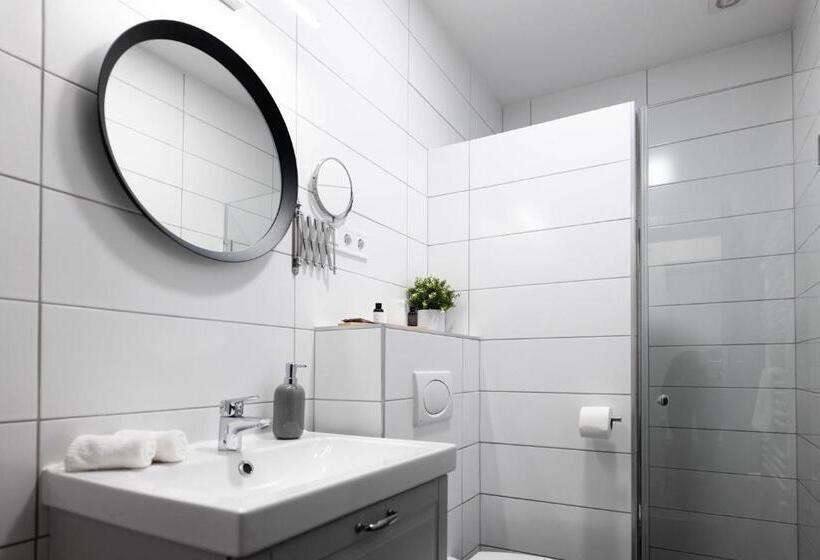 스탠다드 스튜디오, Roomstore Studio Apartments