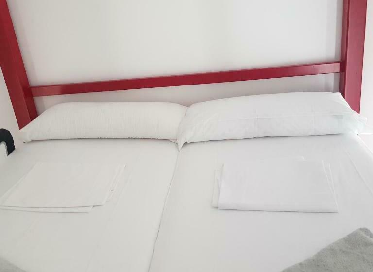 غرفة عائلية, El Hostel & Co