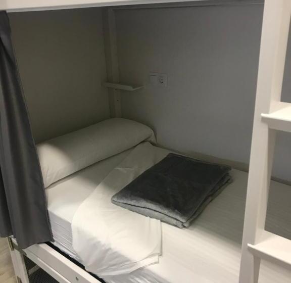 سرير فى غرفة مشتركه, El Hostel & Co