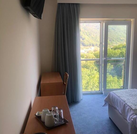 山の見えるスーペリアルーム, Da Vila