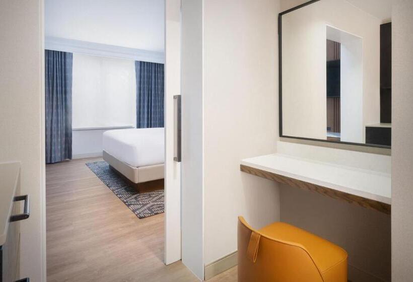 Люкс Кровать Кинг, Austin Marriott South