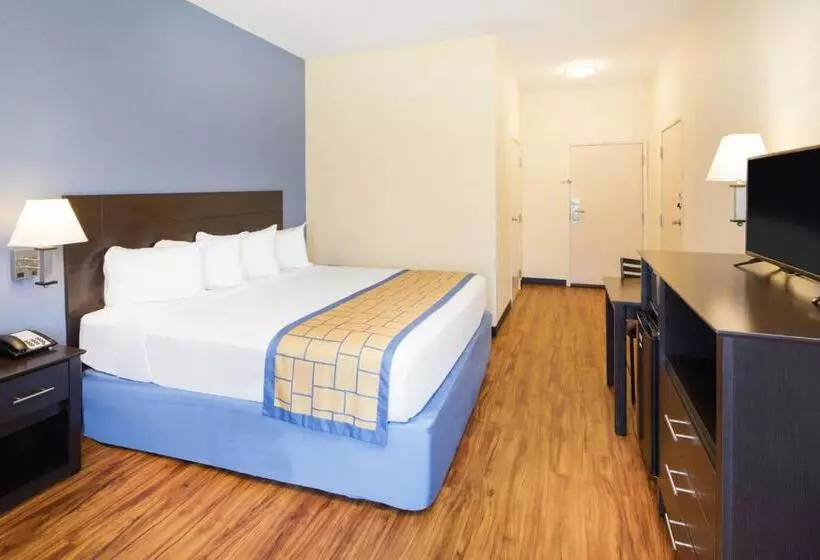 身障者適用キングサイズベッドルーム, Days Inn By Wyndham Macon I75 North