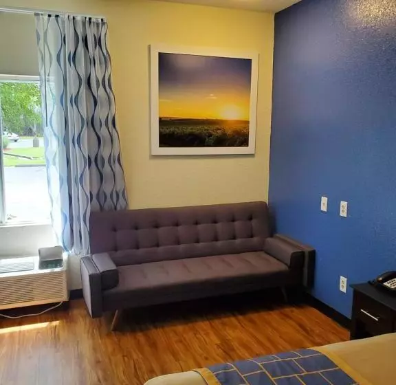 キングサイズベッドのスイートルーム, Days Inn By Wyndham Macon I75 North