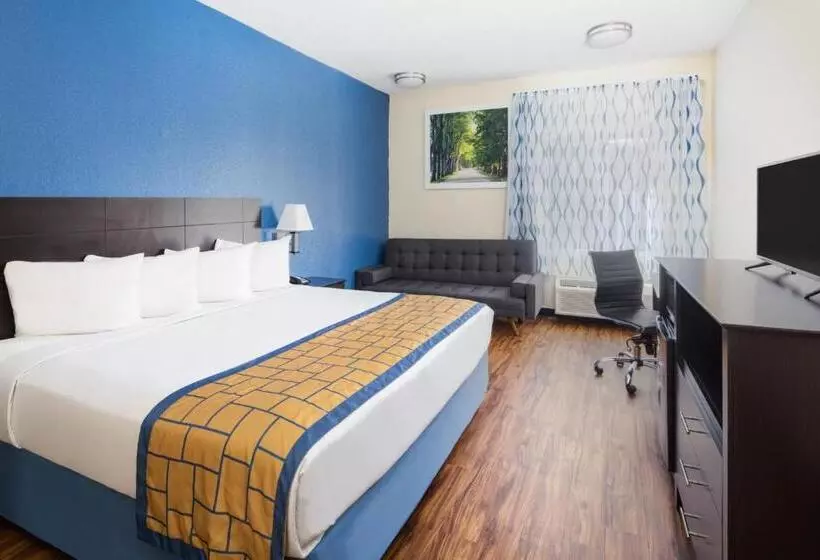 キングサイズベッドのスイートルーム, Days Inn By Wyndham Macon I75 North