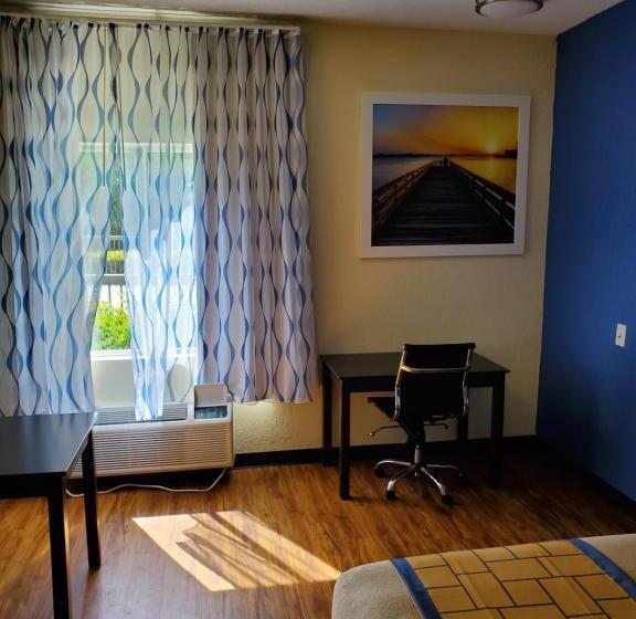 带2个双人床的标准工作室, Days Inn By Wyndham Macon I75 North