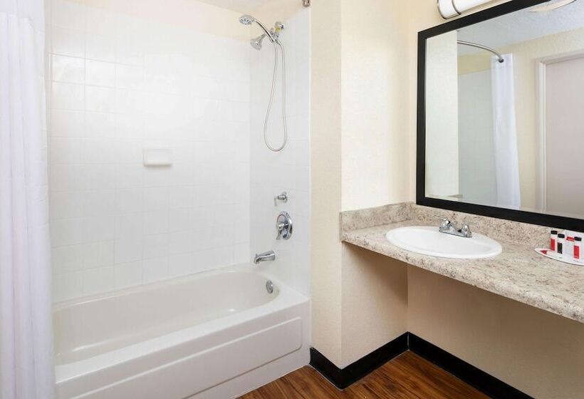 Номер Стандарт 2 Двуспальные Кровати, Days Inn By Wyndham Macon I75 North