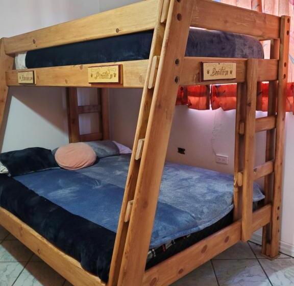 バスルーム共有のトリプルスタンダード, Hostal Pata De Perro