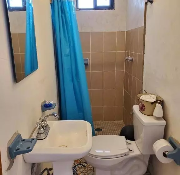 浴室共有スタンダード４人用ルーム, Hostal Pata De Perro